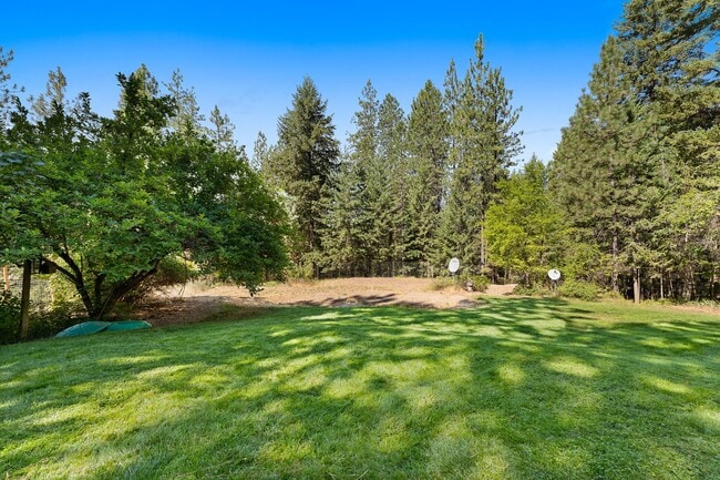 Building Photo - Beautiful 5-Bedroom close to Greenbluff. M...