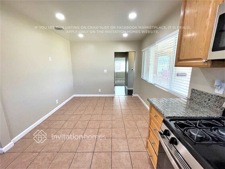 Building Photo - 11148 S Wilton Pl