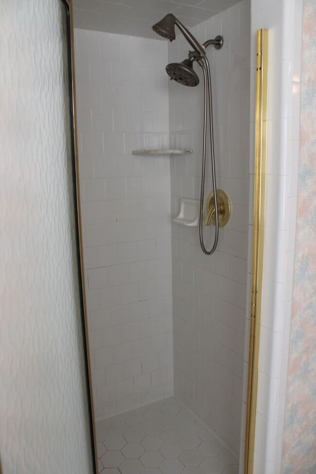 Building Photo - 4400 Dewfield Dr N