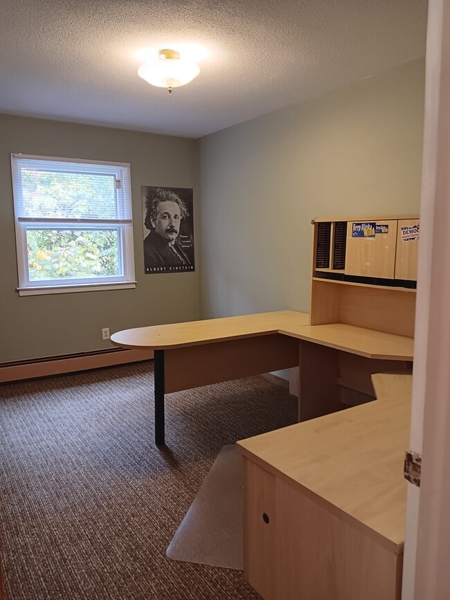 Building Photo - 2479 Malletts Bay Ave