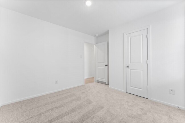 Building Photo - 25392 Carnation Ct