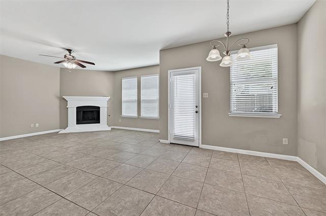Building Photo - 405 Roger Graves Cir
