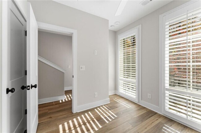 Building Photo - 1272 Longreen Ter NW