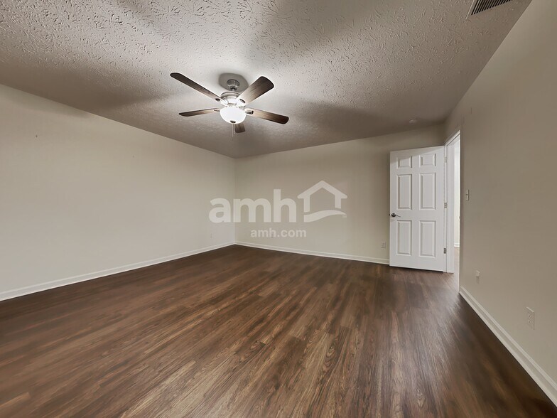 Building Photo - 643 Daniel Ct