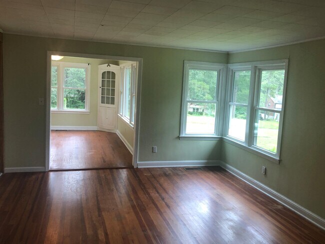 Building Photo - 3022 Livingston Rd