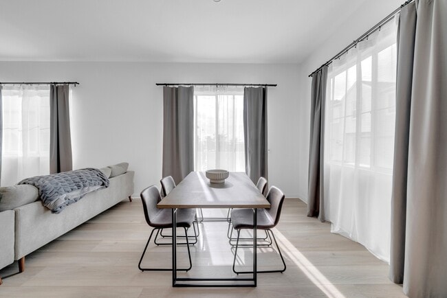 Building Photo - 2027 Bluestone Cir