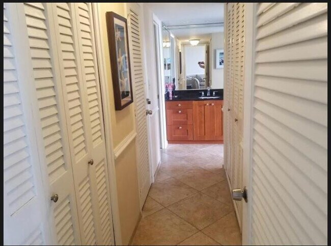 Building Photo - 305 N Pompano Beach Blvd