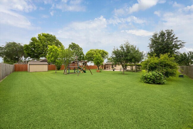 Building Photo - 3402 Fox Ct
