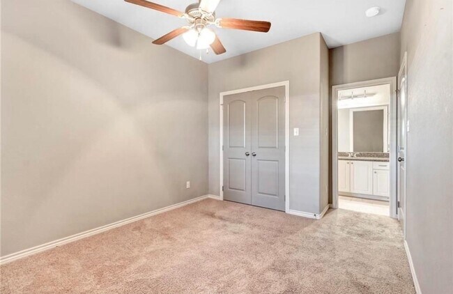 Building Photo - College Station - 3 bedroom / 3 bath Townhome, covered patio & back yard with one car garage.