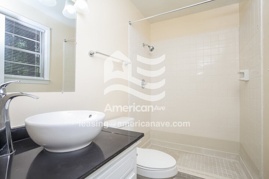 Building Photo - 1859 Woodsboro Dr