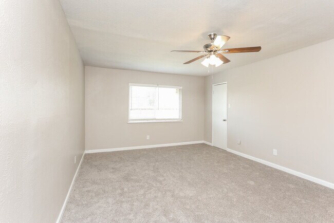 Building Photo - 8714 Miami Dr