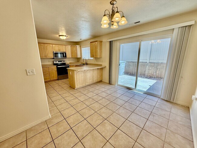 Building Photo - 1301 W Indian Hills Dr