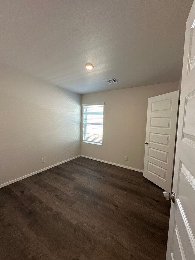 Building Photo - Pre-Leasing Now! Don't Miss This Charming 3-Bedroom, 2-Bath Home in Claremore
