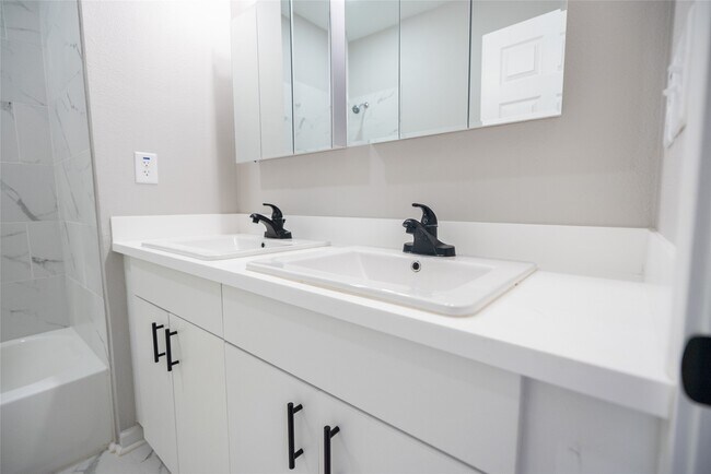 Building Photo - 2519 Washington St