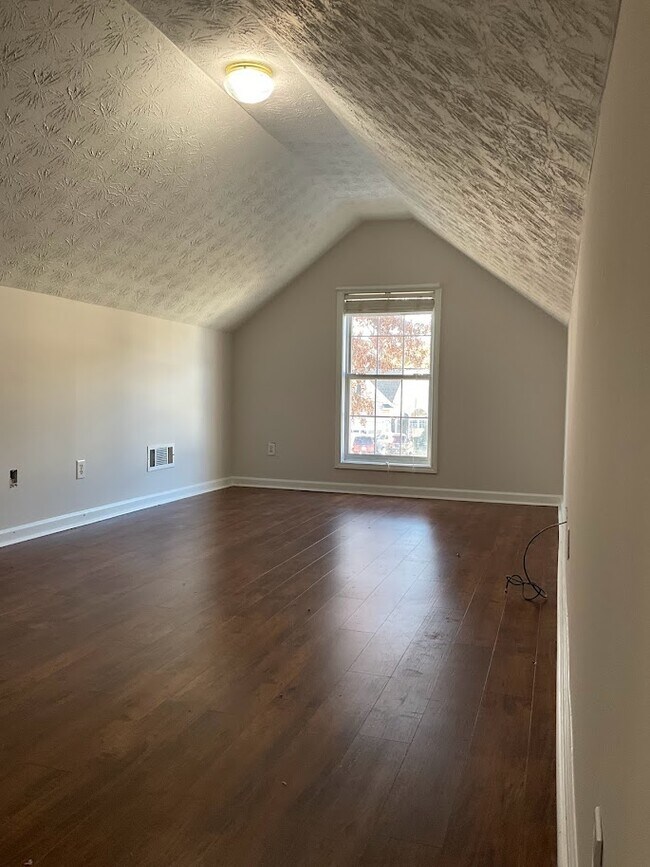 Building Photo - 919 Autumn Glen Way