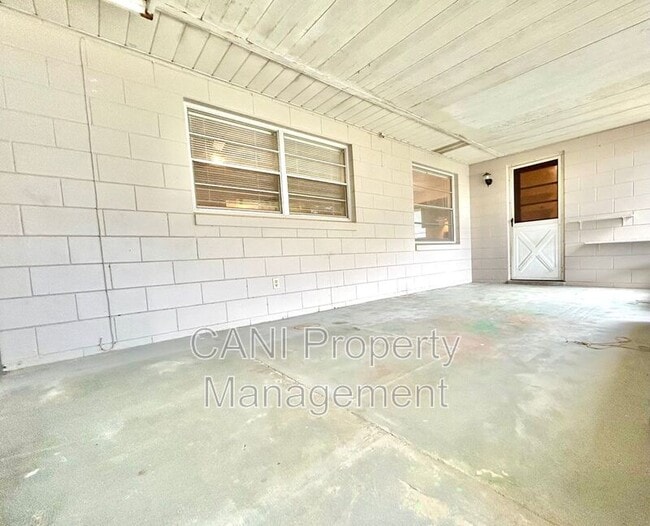 Building Photo - 532 Park Ave