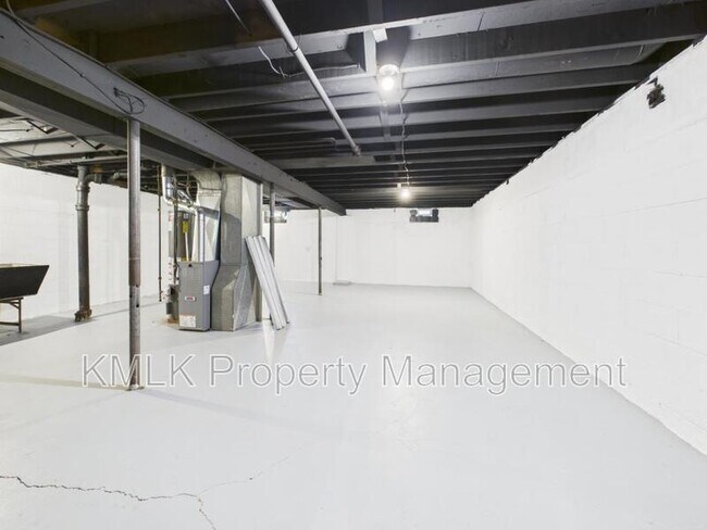 Building Photo - 1624 Merrill Ave