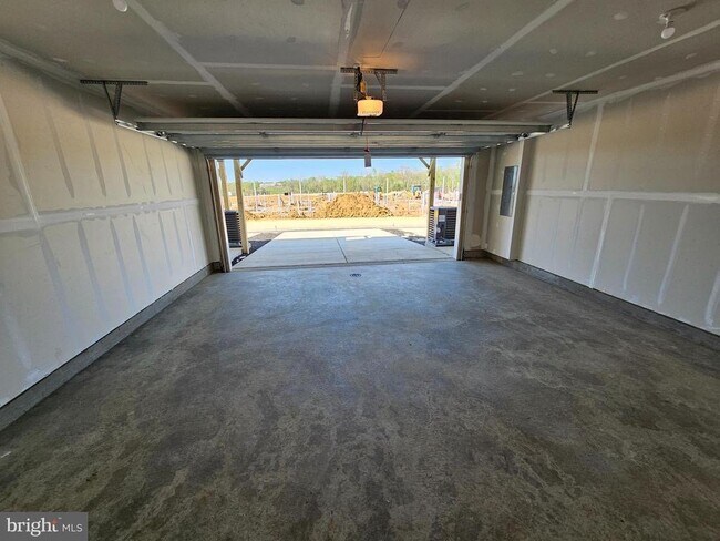 Building Photo - 4523 Briarhaven Dr