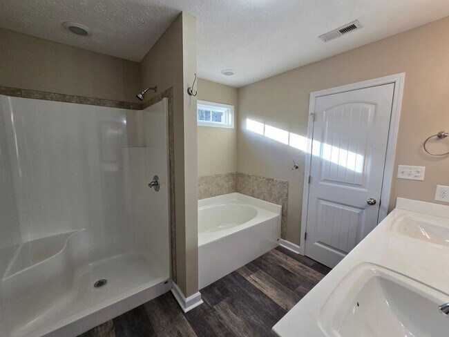 Building Photo - 237 Gertie~ Mitchells Landing  ~ 1 MONTH FREE~