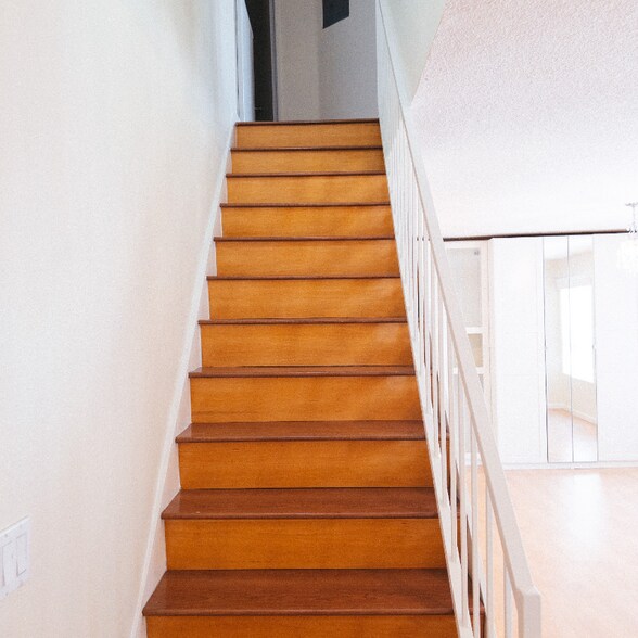 Building Photo - 657 W California Ave