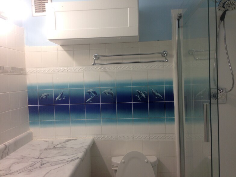 Soothing Water Tiles in bathroom - 8817 S Thomas Dr