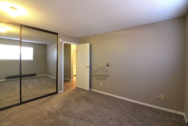 Building Photo - 2 Bedroom, 1 Bath Condo in Kennewick