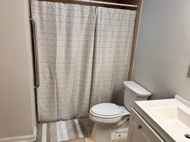 Building Photo - 4294 Tanglewilde Dr S