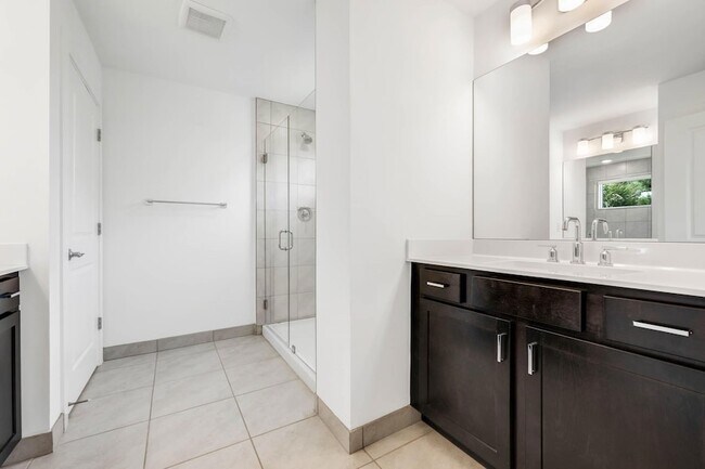 Building Photo - 210 Preserve Trl S