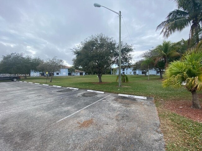 Building Photo - 617 Ixoria Ave