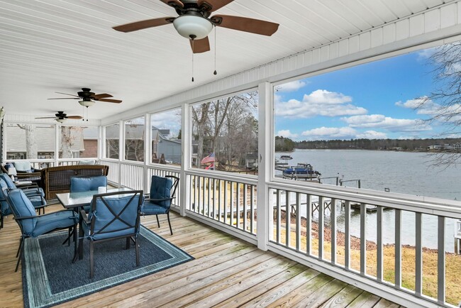 Building Photo - Fully Furnished Mid Term Lease