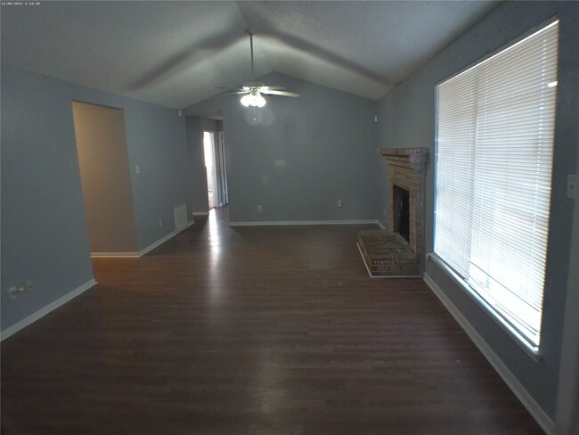 Building Photo - 15914 Willbriar Ln