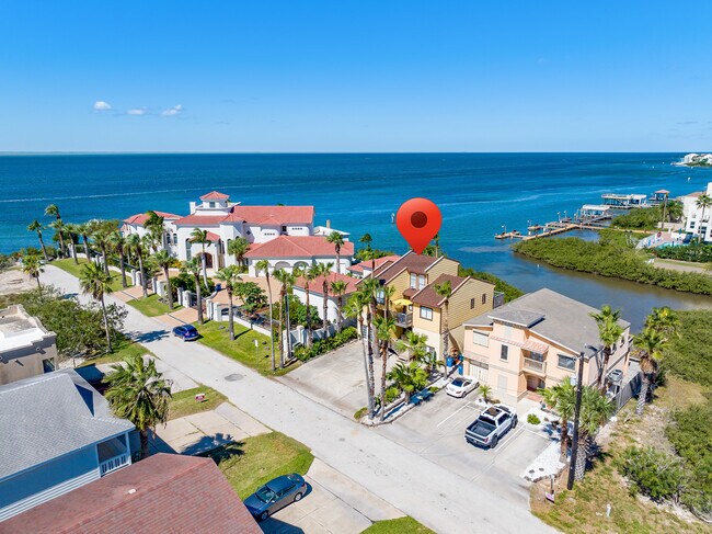 Primary Photo - 208 W Saturn Ln