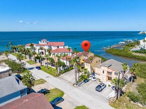 Building Photo - 208 W Saturn Ln