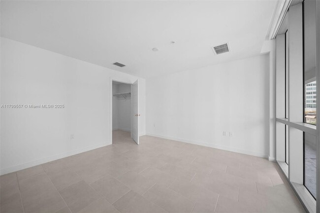 Building Photo - 2150 N Bayshore Dr