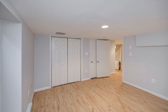 Building Photo - 1208 Kenmore Ave