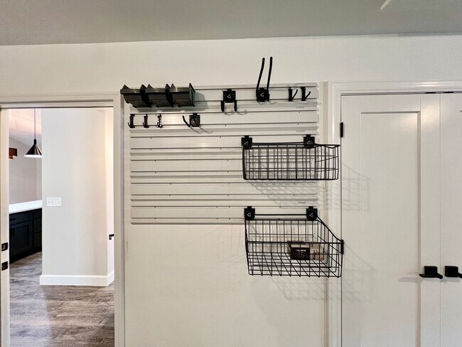 Building Photo - Modern Single-Family Home in Scenic Meadows Neighborhood