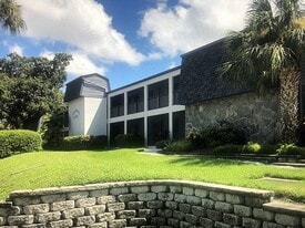 Building Photo - 2124 N Tamiami Trl