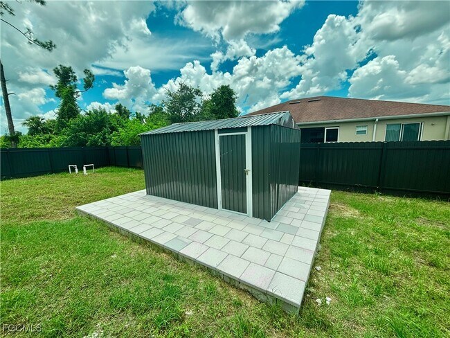 Building Photo - 4402 Golfview Blvd