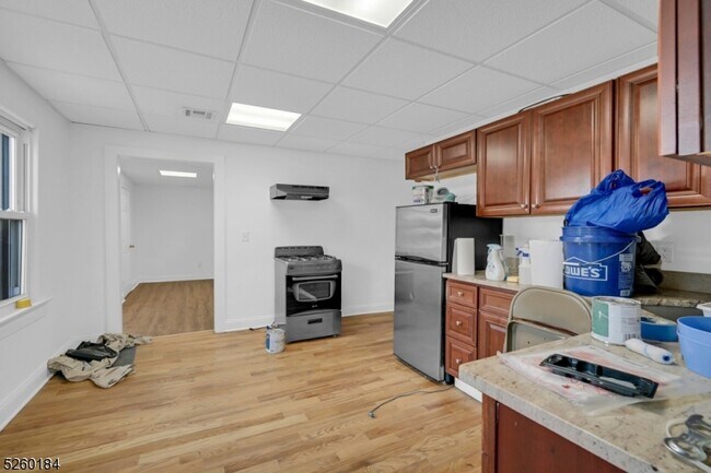 Building Photo - 38 Morris St