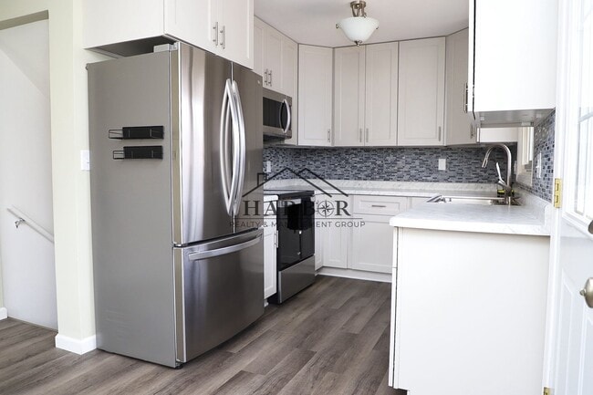 Primary Photo - Single Family Home in SE Rochester Availab...