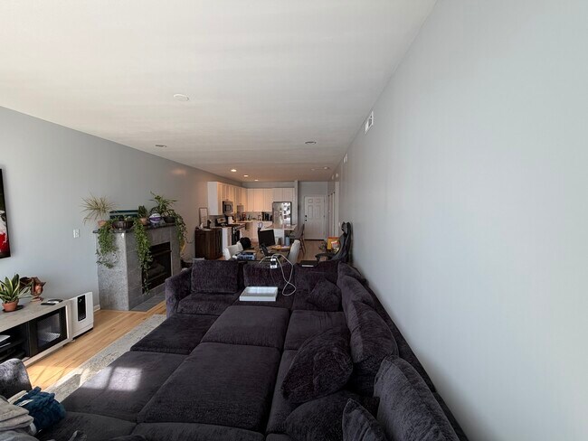 Building Photo - 6135 N Broadway