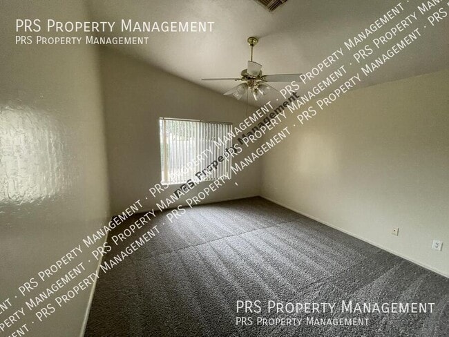 Building Photo - 1030 W Saragosa St