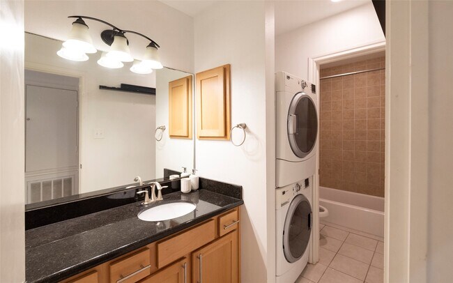 Building Photo - 1100 Augusta Dr