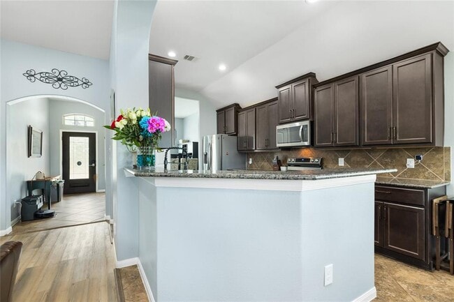 Building Photo - 923 Lake View Dr