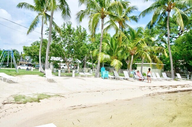 Building Photo - 60 SE Marlin Ave