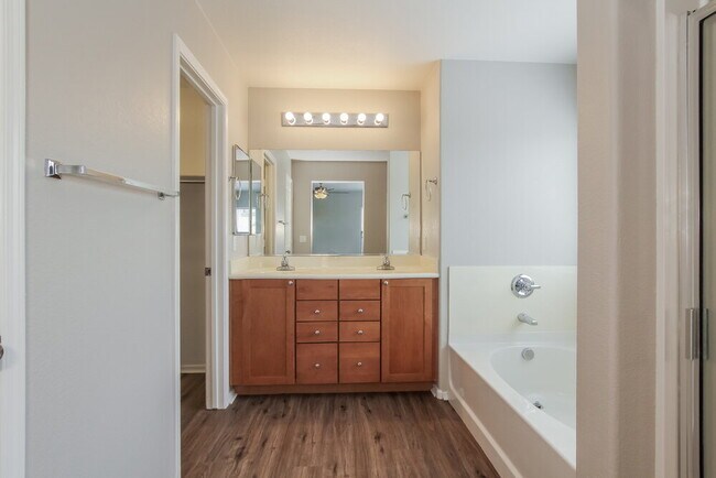 Building Photo - 40333 W Helen Ct