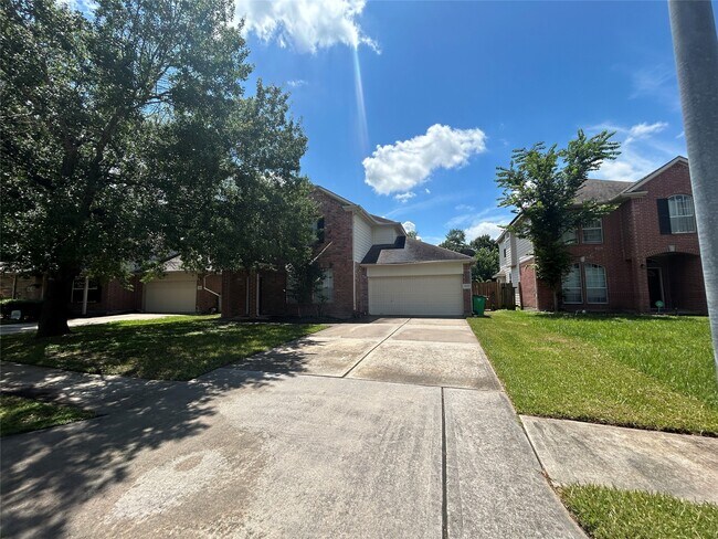 Building Photo - 2822 Green Lodge Cir