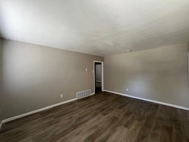 Building Photo - 1212 La Porte Dr