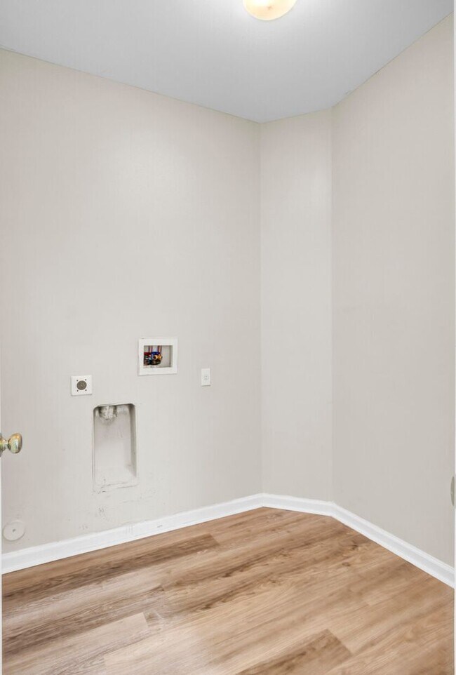 Building Photo - Spacious 5-Bedroom Rental with Dual Master...