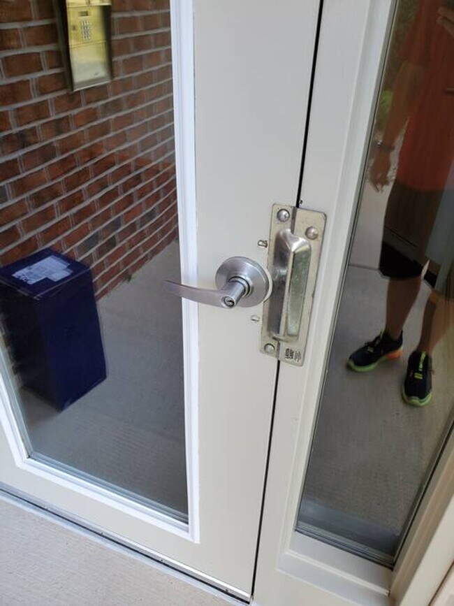 Building Photo - 501 Plaza Dr